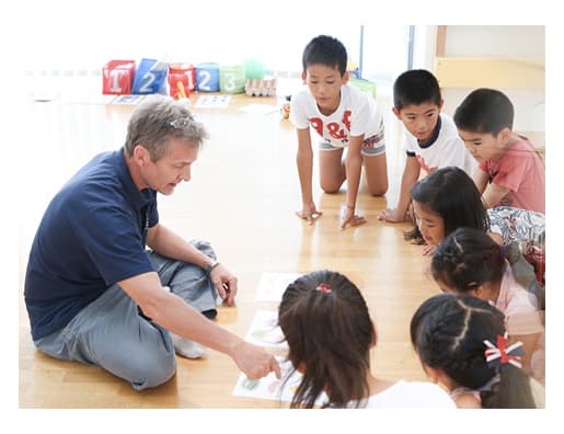 Kids learning English with KidsWow