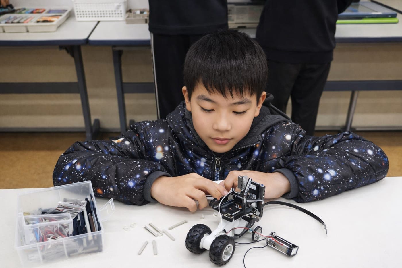 Student building a robotics project in the KidsWow STEM program