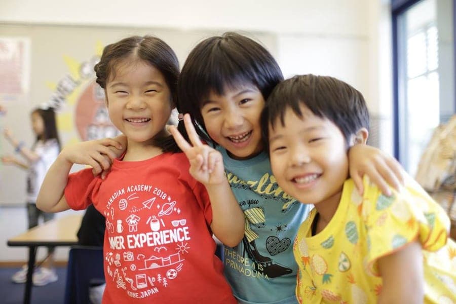 KidsWow students learning together in Japan