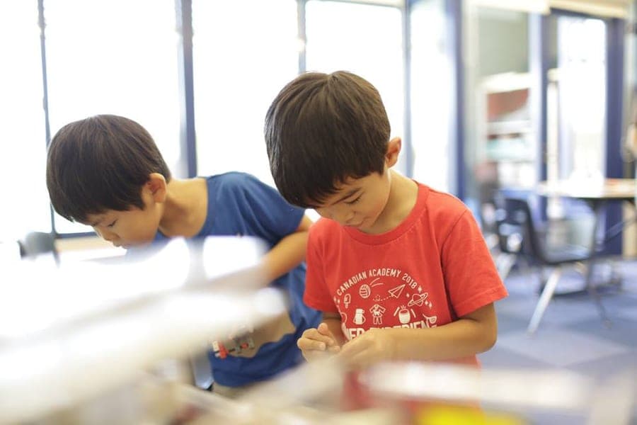 Students exploring with flexible, hands-on STEM time
